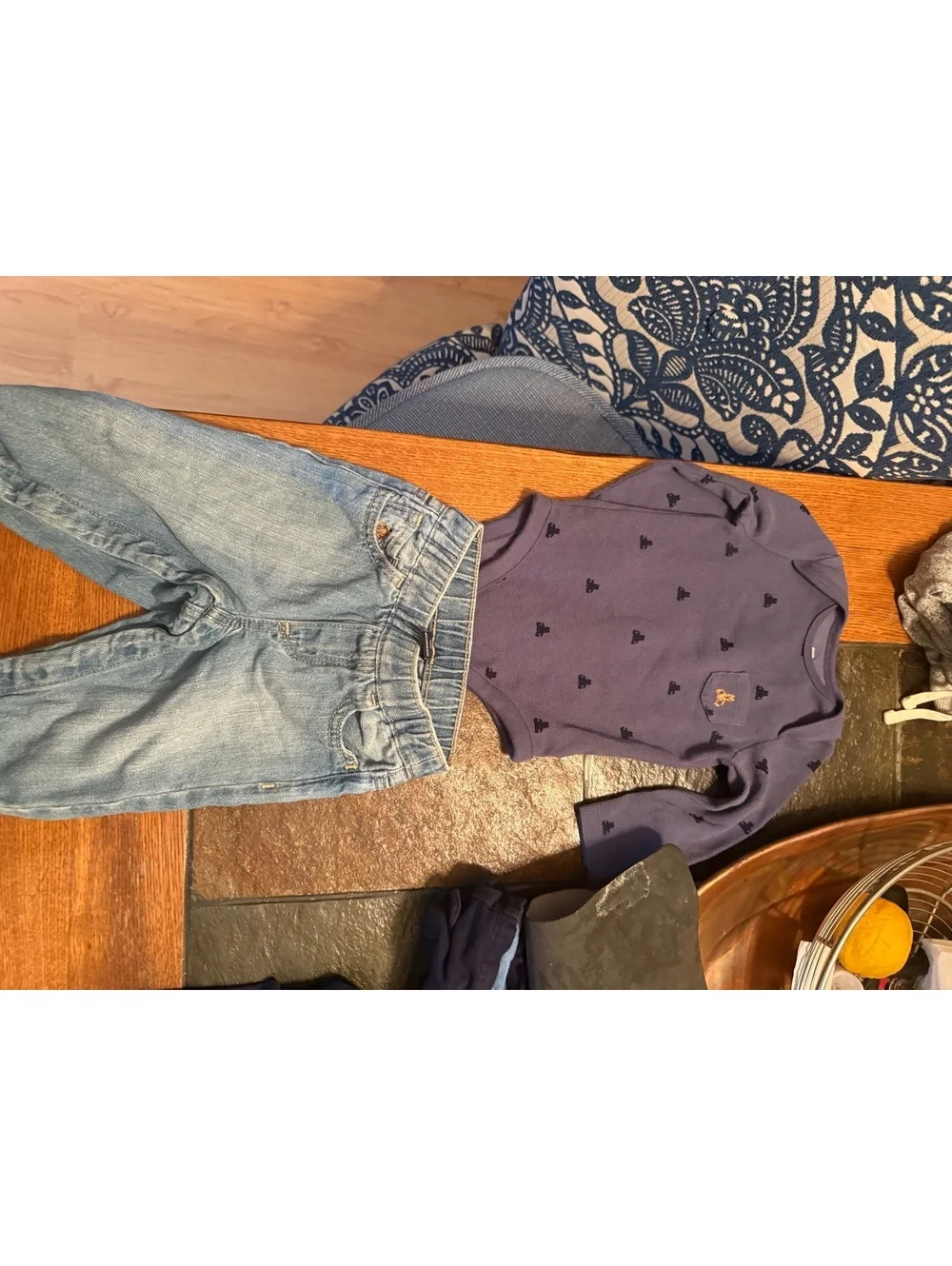 Baby gap outfit bundle of 2  shirt jeans 6-12 months boys